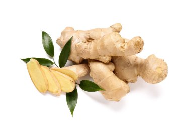 Beyaz arkaplanda taze zencefil