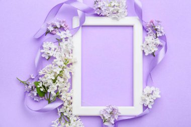 Güzel leylak çiçekleri ve arkaplanda çerçeve