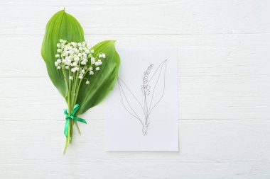 Vadideki güzel zambak çiçekleri ve hafif ahşap arka planda tebrik kartı.