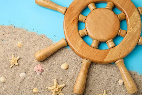 Dümen, kum ve deniz kabukları renk arkaplanında