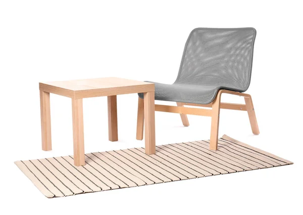 Stylová Židle Stůl Koberec Bílém Pozadí — Stock fotografie