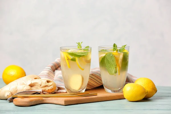 Glasses Cold Ginger Lemonade Table — Stock Photo, Image