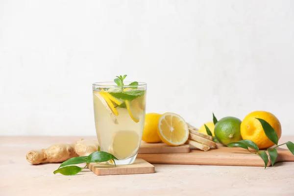 Glass Cold Ginger Lemonade Table — Stock Photo, Image