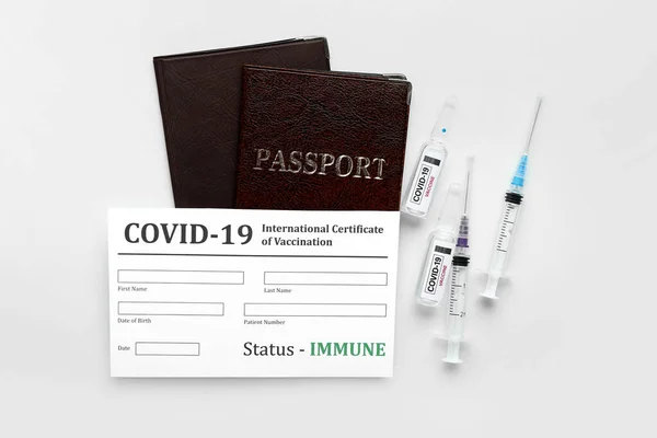 Паспорта Вакцина Против Ковида Международный Сертификат Вакцинации Белом Фоне — стоковое фото