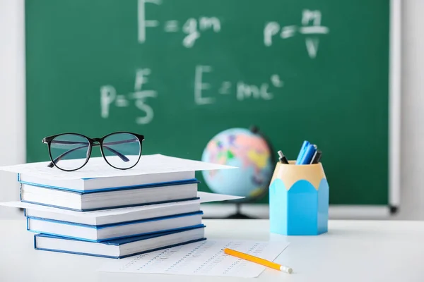 Stack Books Answer Sheet Forms Eyeglasses Table Classroom — Stock Photo, Image