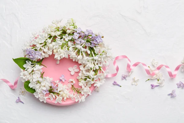 Plate Beautiful Lilac Flowers Light Background — Stock Photo, Image