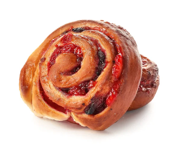 Beyaz arka planda reçelli lezzetli çörek