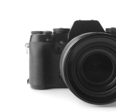 Beyaz arkaplanda dijital kamera