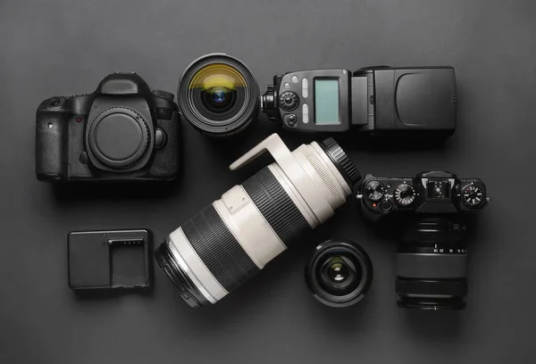 Equipamento Fotógrafo Moderno Fundo Escuro — Fotografia de Stock