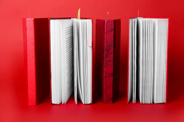 Livros Com Marcadores Cor Fundo — Fotografia de Stock