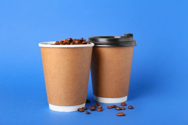 Kahve fincanları ve kahve fincanları.