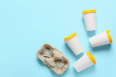 Renkli kahve fincanları.