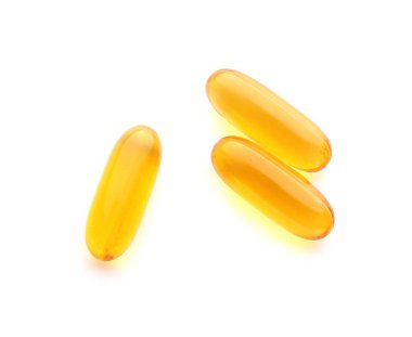 Beyaz arkaplanda balık yağı kapsülleri