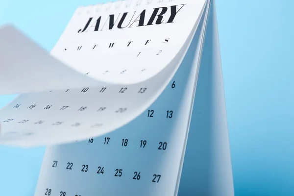 Voltear Calendario Con Página Enero Fondo Color Primer Plano —  Fotos de Stock