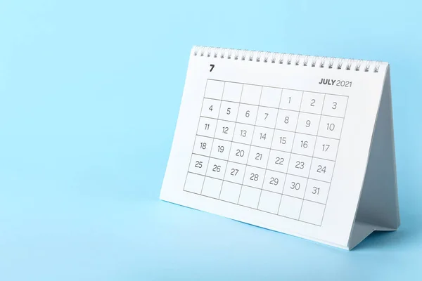 Flip Calendário Com Página Julho Sobre Fundo Cor — Fotografia de Stock