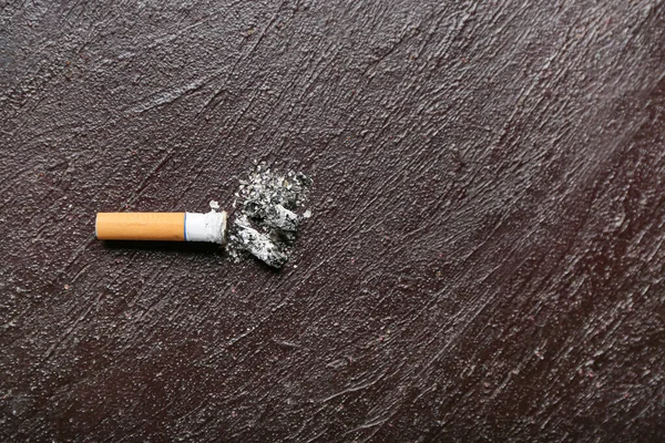 Sigaret Kont Witte Achtergrond — Stockfoto