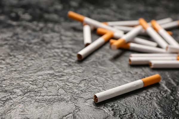 Sigarette Sfondo Scuro Primo Piano — Foto Stock