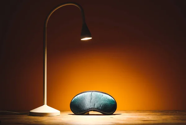 Stylish Sleeping Mask Lamp Table Color Wall — Stock Photo, Image