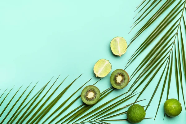 Composition Palm Leaves Kiwi Lime Color Background — Stock Photo, Image