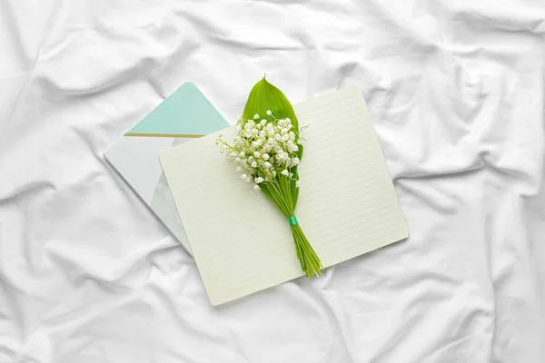 Gyönyörű Liliom Valley Virágok Notebook Könnyű Szövet Háttér — Stock Fotó