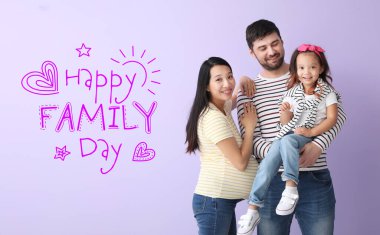 Ailesi renkli, hamile Asyalı bir kadın.