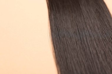 Kahverengi saçlı, arka planda, yakın planda.