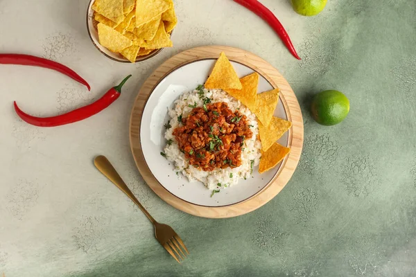 Πιάτο Νόστιμο Τσίλι Con Carne Ρύζι Ασβέστη Νάτσος Και Καυτερή — Φωτογραφία Αρχείου