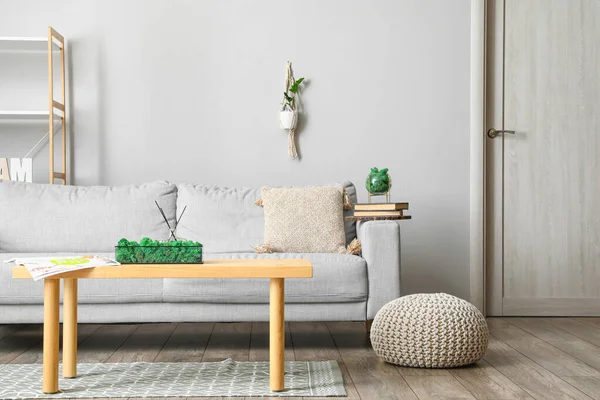 Interior Ruang Modern Dengan Sofa Dan Meja — Stok Foto