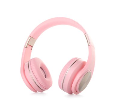 Beyaz arka planda modern kulaklıklar