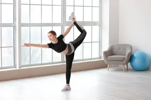 Sporty Young Woman Doing Yoga Home — Stock Photo, Image