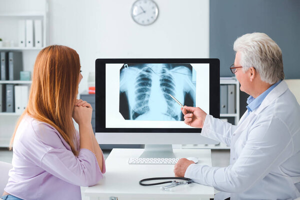 Patient visiting pulmonologist in clinic