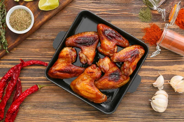 Baking Dish Roasted Chicken Wings Wooden Background — Stock Photo, Image