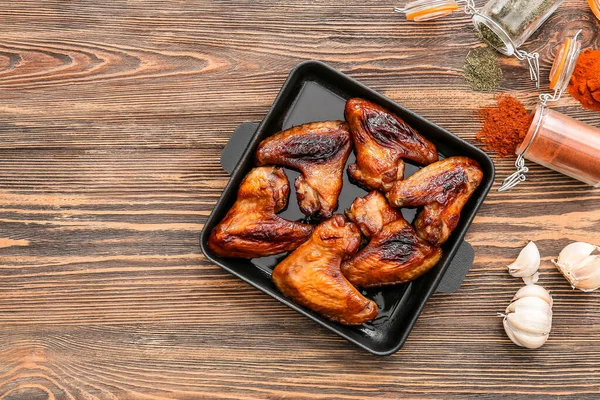 Baking Dish Roasted Chicken Wings Wooden Background — Stock Photo, Image