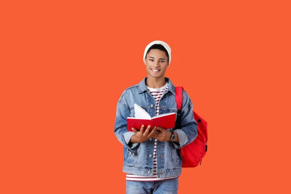 Homme Afro Américain Étudiant Avec Livre Sur Fond Couleur — Photo