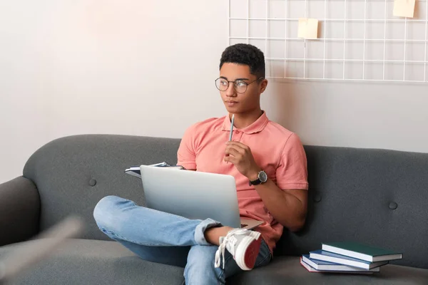 Young African American Guy Studying Online Home — Stock Photo, Image