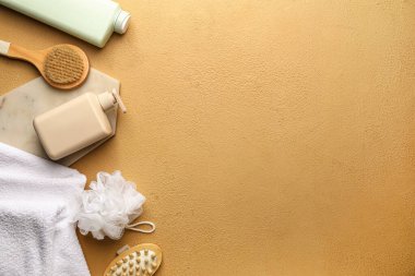 Renkli duş jeli ve banyo malzemeleri.