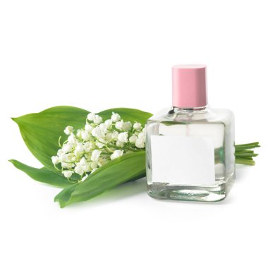 Bir şişe parfüm ve beyaz arka planda zambak.