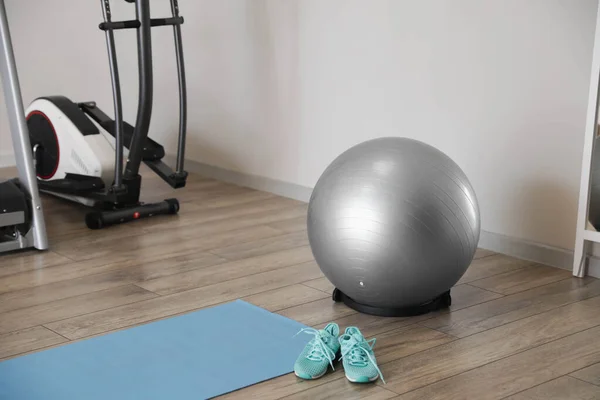 Fitness Ball Yoga Mat Shoes Gym — ストック写真