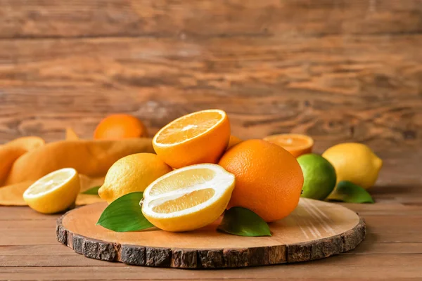 Board Healthy Citrus Fruits Wooden Background — Stock Photo, Image