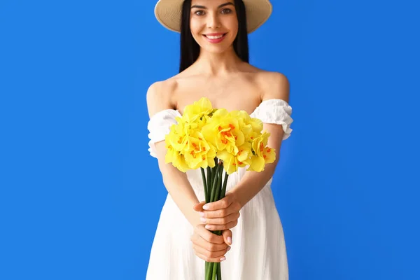 Beautiful Young Woman Narcissus Bouquet Color Background — Stock Photo, Image