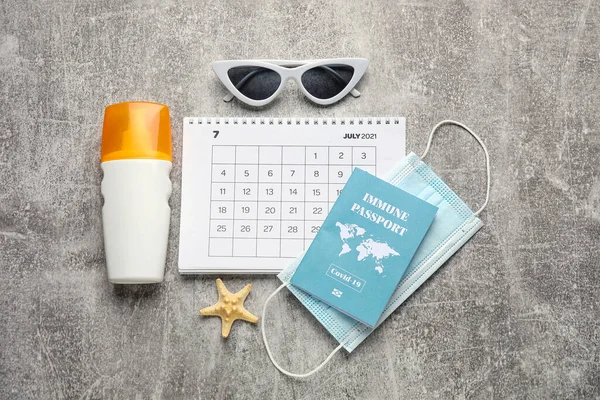 Calendar Beach Accessories Medical Mask Immune Passport Grunge Background — Stock Photo, Image
