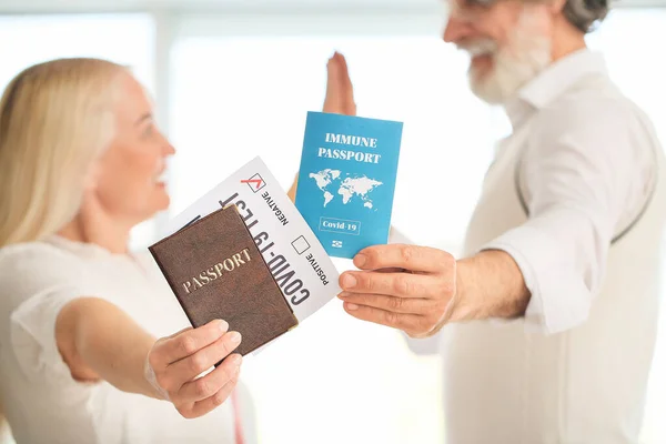 Tourists Immune Passports Negative Covid Test Results Airport — Stock Photo, Image