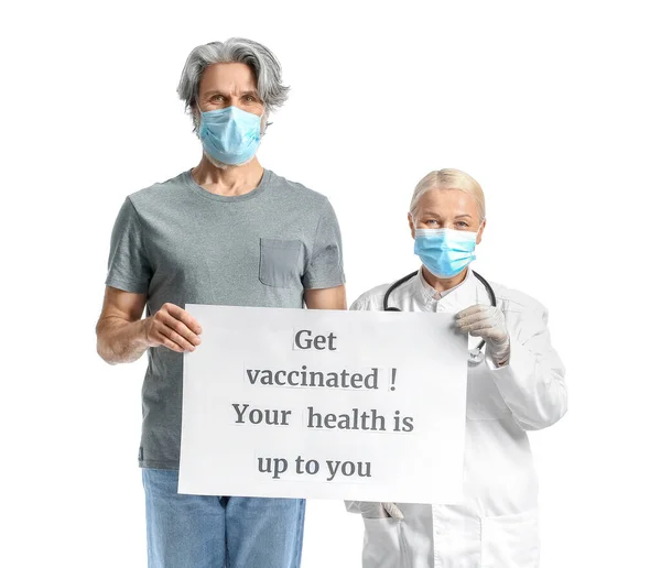 Γιατρός Και Ασθενής Κρατώντας Αφίσα Κείμενο Πάρει Vaccinated Υγεία Σας — Φωτογραφία Αρχείου