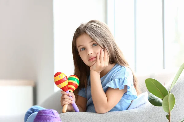 Cute Mexican Girl Maracas Home — Stock Photo, Image