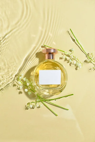 Fles Parfum Lelie Van Vallei Bloemen Water Kleur Achtergrond — Stockfoto