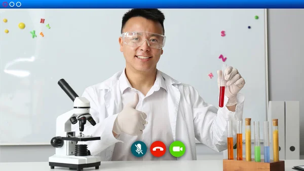 Asian Teacher Conducting Chemistry Lesson Online — Stock Photo, Image