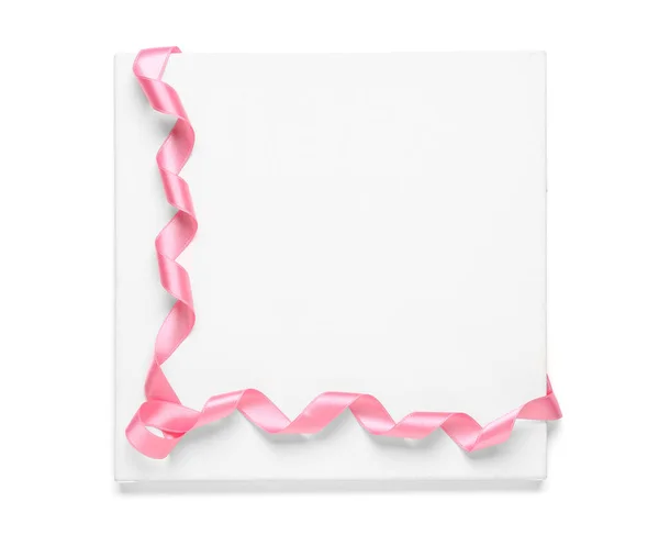 Blanco Kaart Met Mooi Roze Lint Witte Achtergrond — Stockfoto