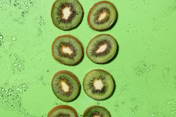Lekkere Rijpe Kiwi Kleur Achtergrond Met Water Druppels — Stockfoto