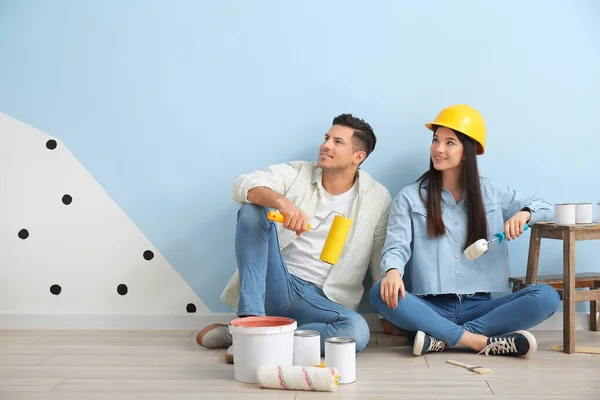 Young Couple Rollers Bucket Cans Paint Color Wall — Stock Photo, Image