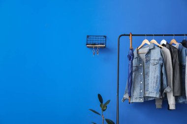 Modern koridorun şık iç tasarımı